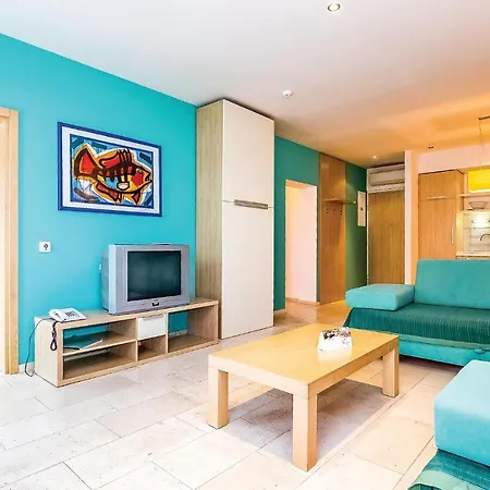 Stunning In With Outdoor Swimming Pool, 2 Bedrooms And Wifi Appartamento