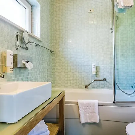 Stunning In With Outdoor Swimming Pool, 2 Bedrooms And Wifi Appartamento Novi Vinodolski