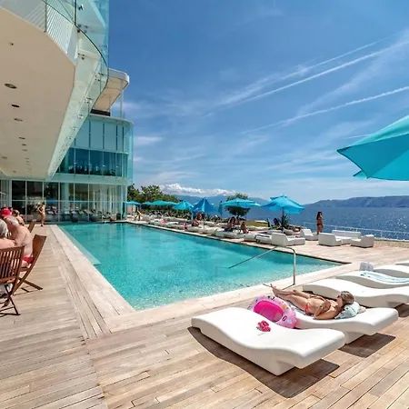 Appartamento Stunning In With Outdoor Swimming Pool, 2 Bedrooms And Wifi *