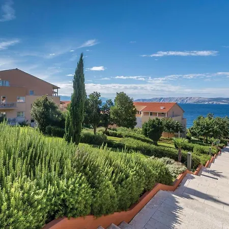 Stunning In With Outdoor Swimming Pool, 2 Bedrooms And Wifi Appartamento