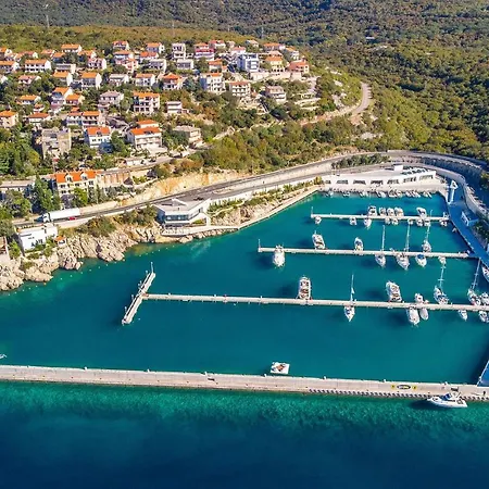Appartamento Stunning In With Outdoor Swimming Pool, 2 Bedrooms And Wifi *