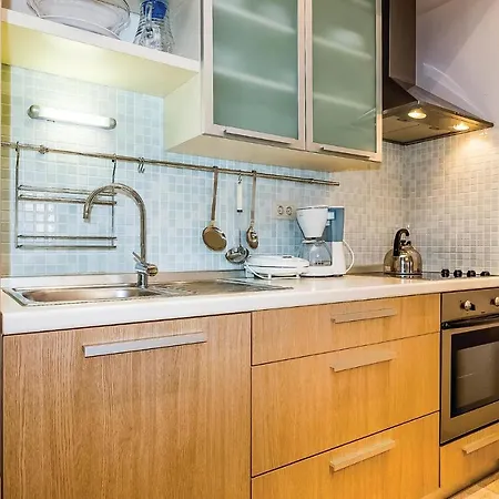 Stunning In With Outdoor Swimming Pool, 2 Bedrooms And Wifi Novi Vinodolski