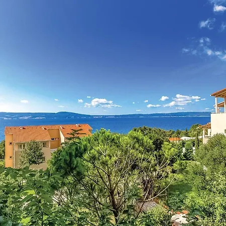 Stunning In With Outdoor Swimming Pool, 2 Bedrooms And Wifi