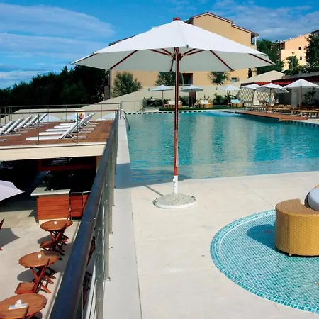 Stunning In With Outdoor Swimming Pool, 2 Bedrooms And Wifi *