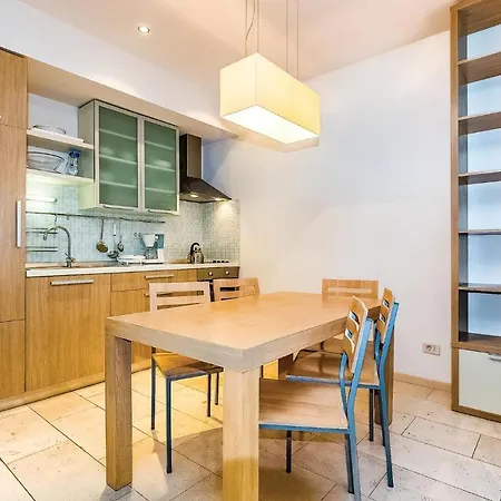 Stunning In With Outdoor Swimming Pool, 2 Bedrooms And Wifi Apartment *