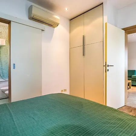 Stunning In With Outdoor Swimming Pool, 2 Bedrooms And Wifi Novi Vinodolski