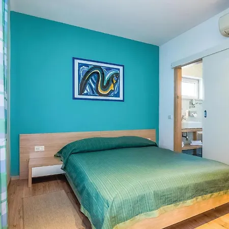 Stunning In With Outdoor Swimming Pool, 2 Bedrooms And Wifi Novi Vinodolski